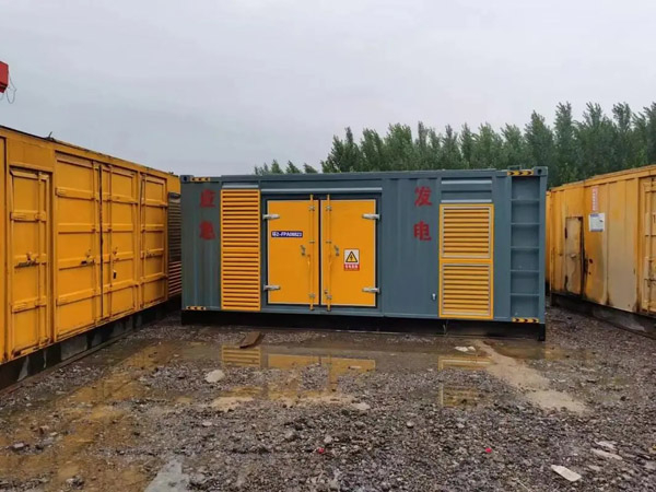 石景山柴油发电机如何判断干式空气滤清器是否需要更换？